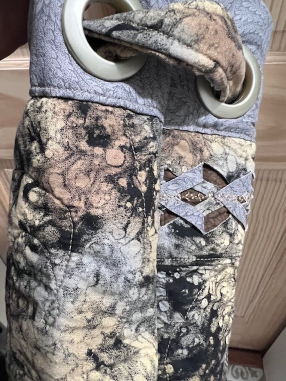Quilted fabric bucket handbag unique grid woven geometric pattern earthy tones - Picture 3 of 9